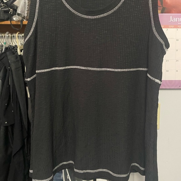 Top - Picture 2 of 4